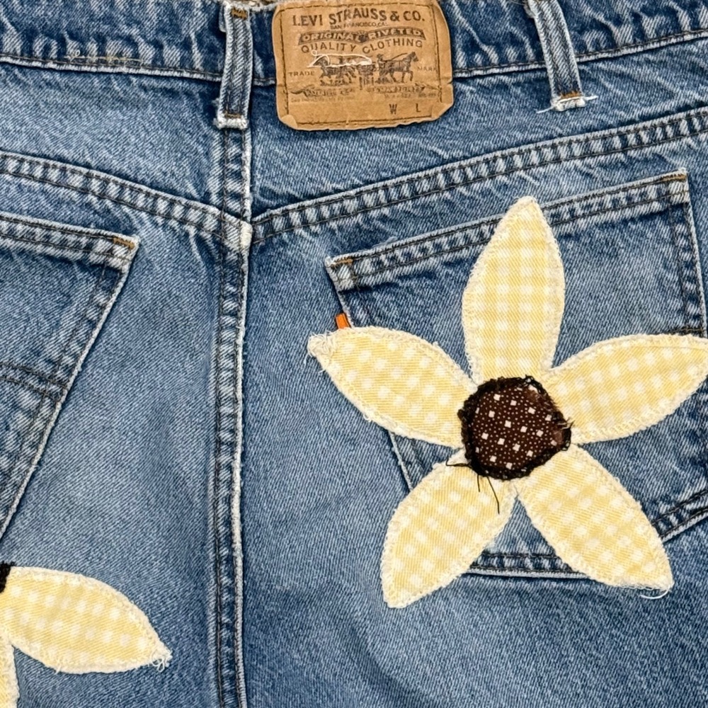 Vintage 80s Levis Orange Tab Cut Off Shorts USA Made Upcycled Floral Appliqué 36 - Picture 2 of 6